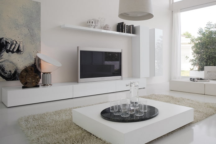 TV-Ständer in einem minimalistischen Interieur
