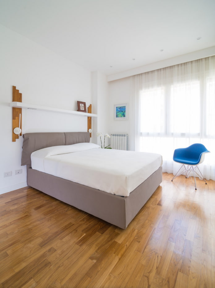 weiße Vorhänge im Schlafzimmer