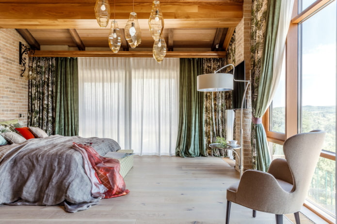 Vorhänge mit Vorhängen im Schlafzimmer
