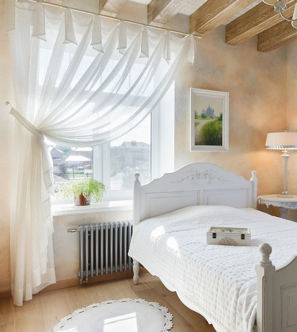 Tüllvorhänge im Provence-Stil