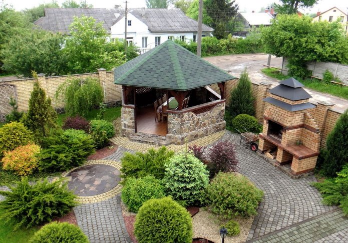 Steingartenpavillon und Ofen auf der Datscha
