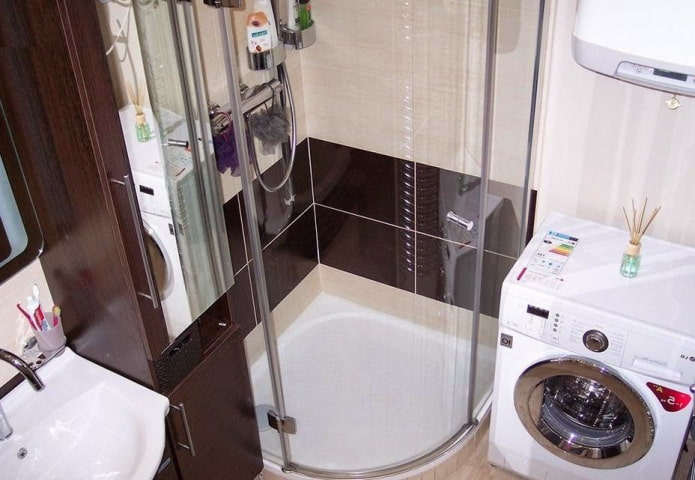 Duschkabine im Badezimmer
