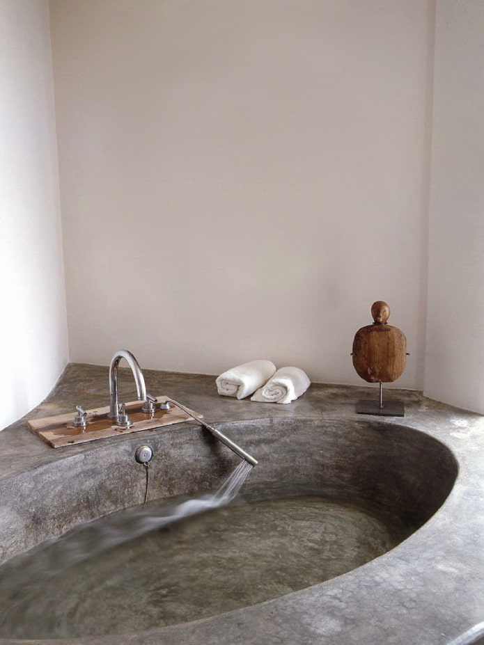 Badewanne aus Naturstein