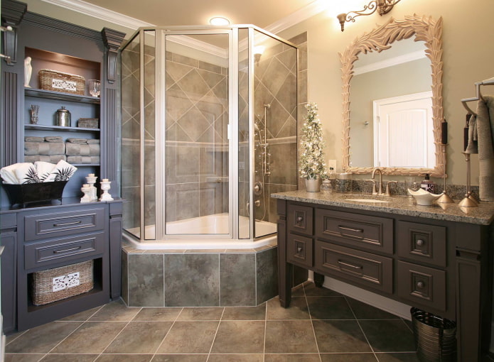 Badezimmer mit Dusche