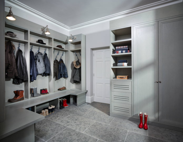 Komplett offener Kleiderschrank