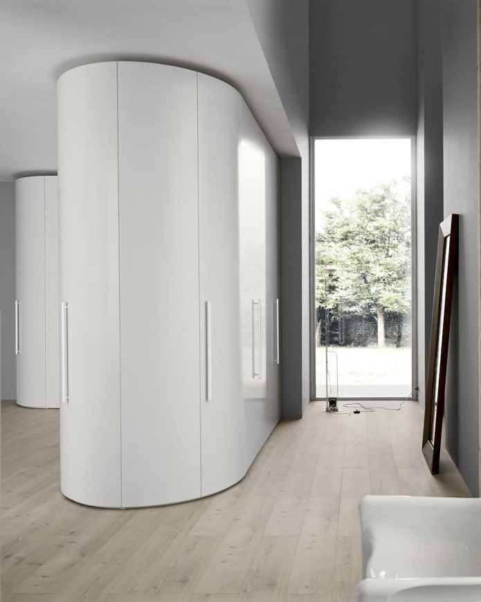 Eckschrank mit Radius