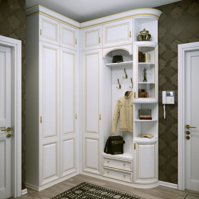 Kleiderschrank im klassischen Stil