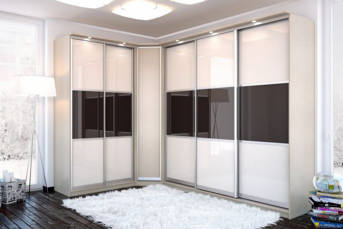 Design eines Eckschranks im Schlafzimmer