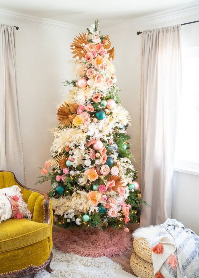 Weihnachtsbaum mit Blüten