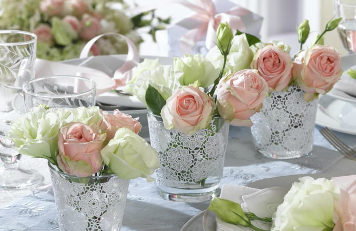 Blumen auf dem Tisch