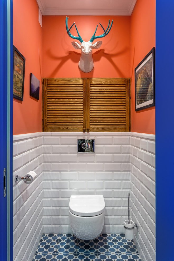 Hirschkopf in der Toilette