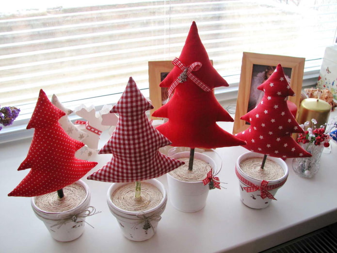 Weihnachtsbäume aus Stoff