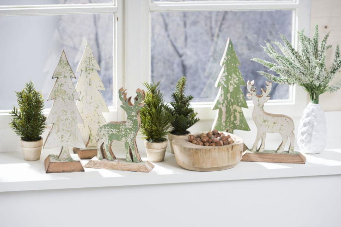 Weihnachtsbäume aus Holz