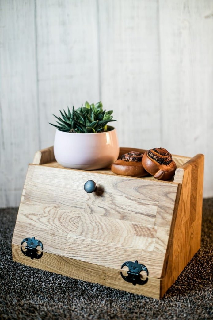 Holz-Brotkasten mit Ablage