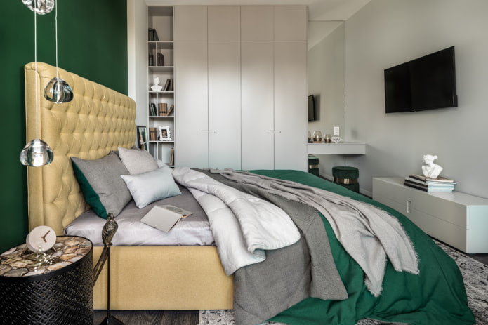 Ein Einbauschrank im Schlafzimmer
