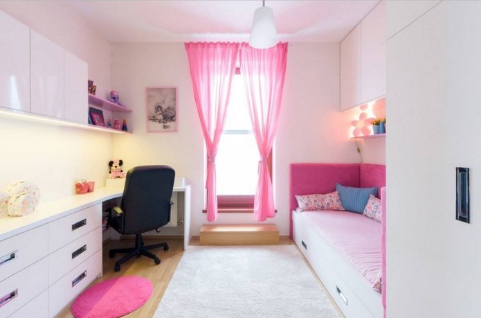 Weiß-rosa Kinderzimmereinrichtung