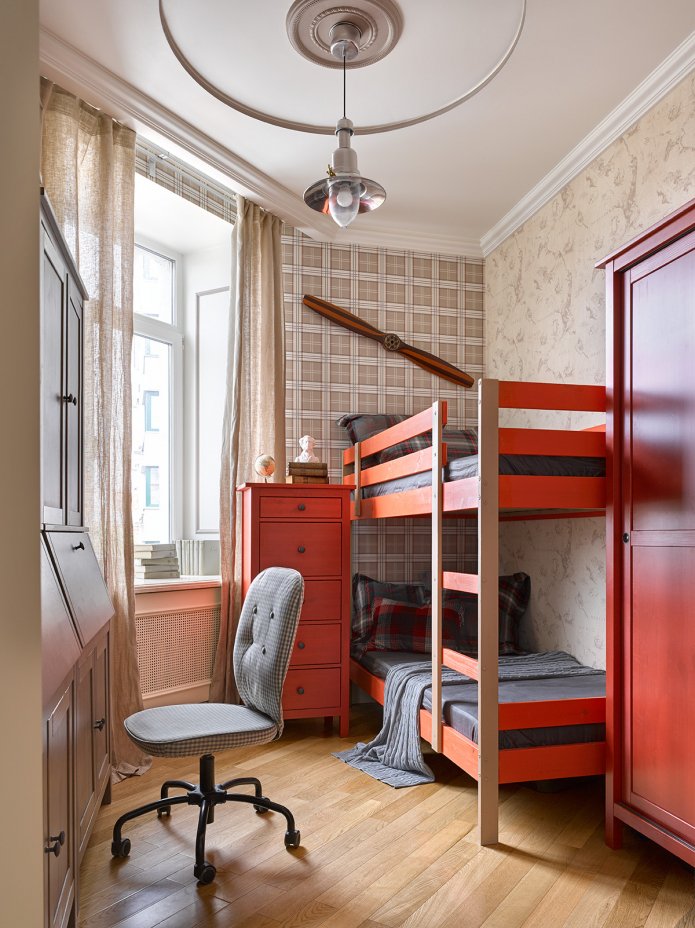 langer Raum mit unregelmäßiger Form