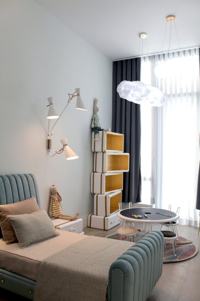 ein längliches Kinderzimmer