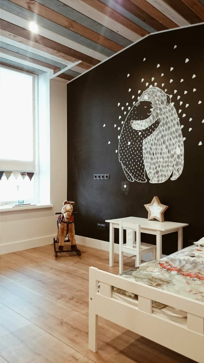 Holzdecke im Kinderzimmer
