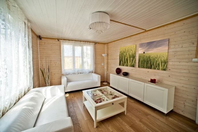 rohes Holz an den Wänden