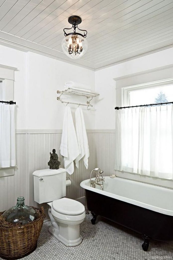 Helles Badezimmer