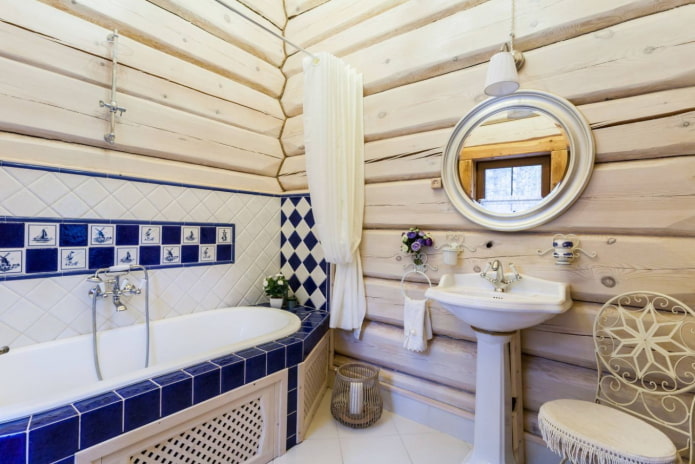 Badezimmerausstattung mit Holz