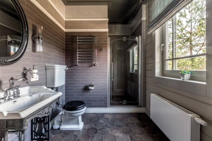 Badezimmer mit Fenster