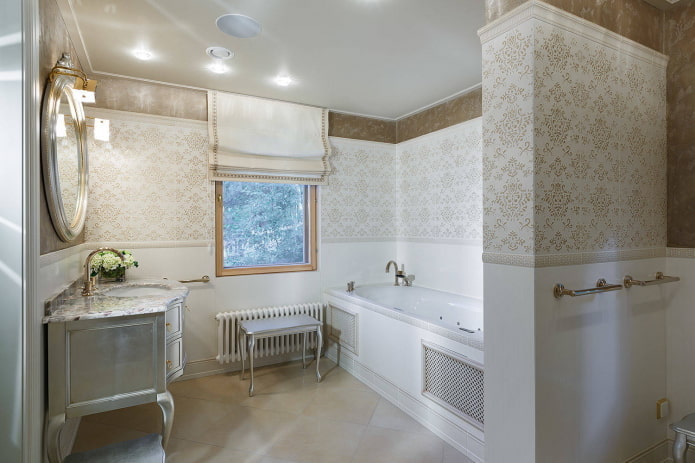 Luxuriöses Badezimmer mit Whirlpool