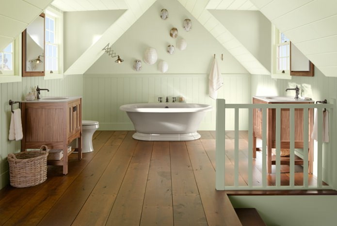Badezimmer im Walmdachgeschoss
