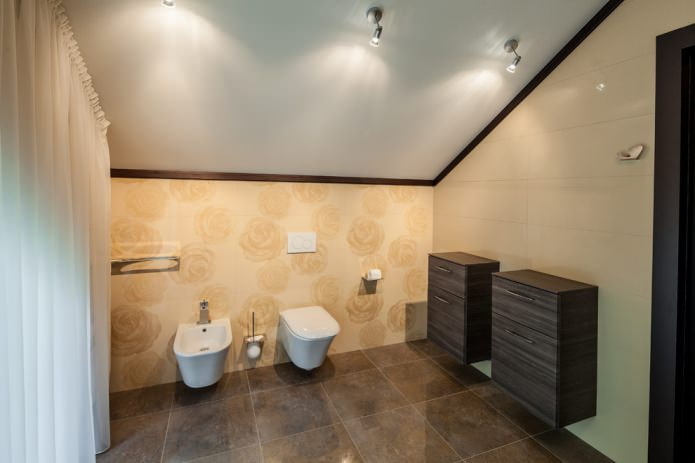 Schwenkleuchten im Badezimmer