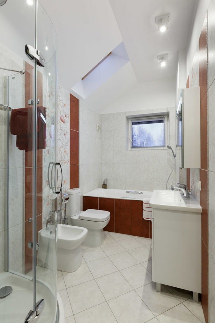Badezimmer im Dachgeschoss