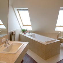 Badezimmerdesign im Dachgeschoss: Ausstattungsmerkmale, Farbe, Stil, Auswahl der Vorhänge, 65 Fotos-9