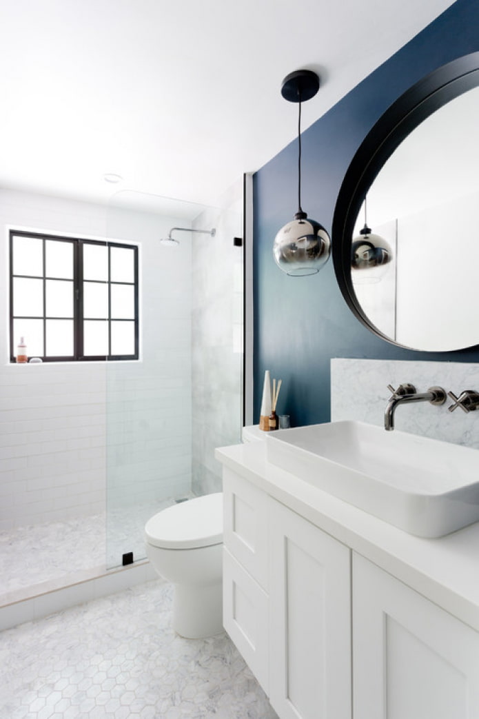 Marmor mit dunkler Farbe im Badezimmer