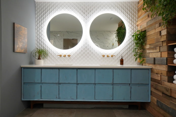 Spiegelbereich im Badezimmerinterieur