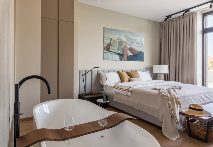 freistehende Badewanne im Schlafzimmer