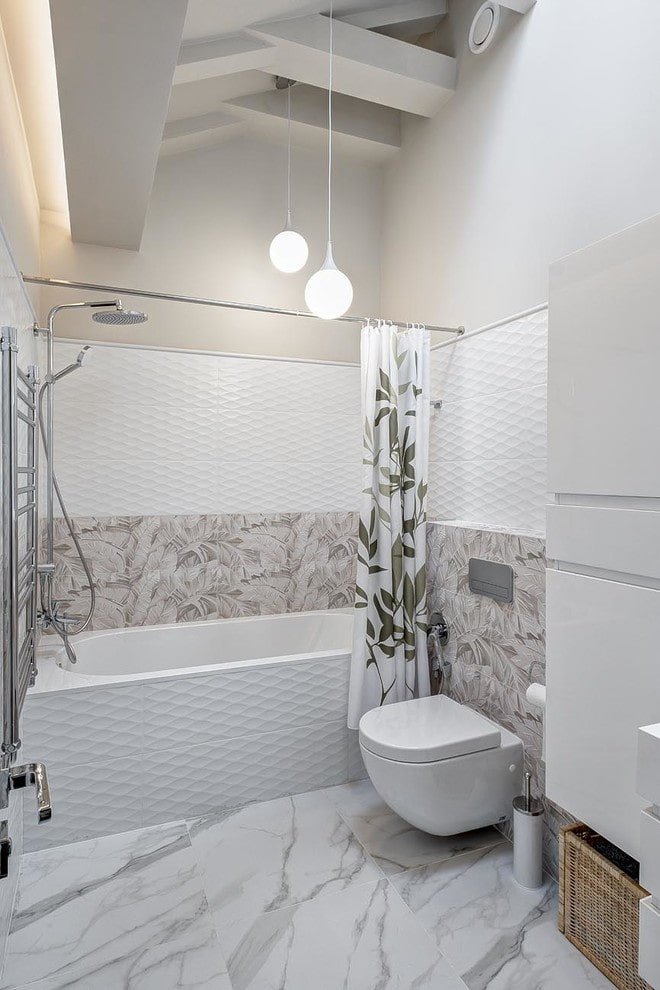 Dekor und Beleuchtung im Badezimmer im Stil des Minimalismus