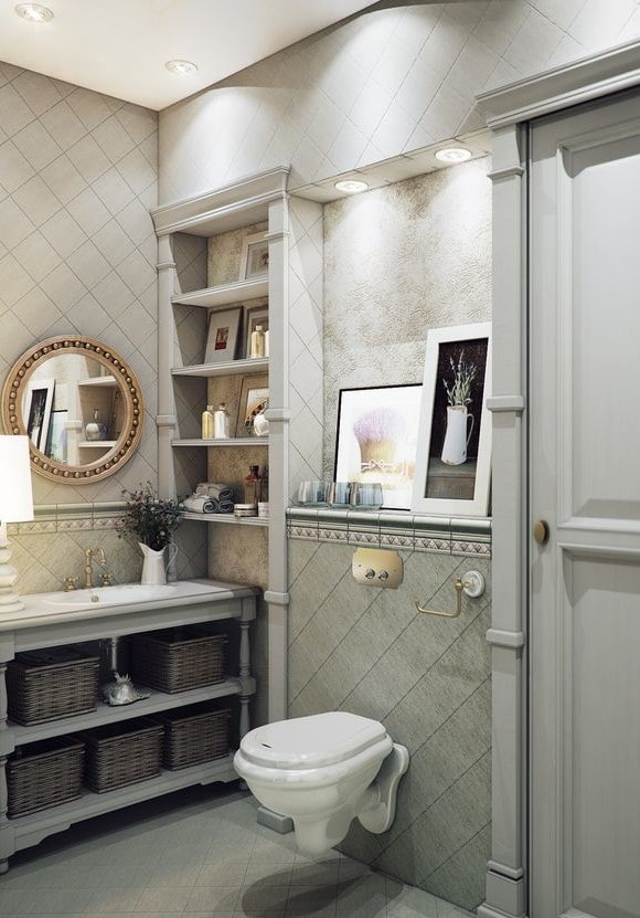 Hängende Toilette im Badezimmer im Provence-Stil