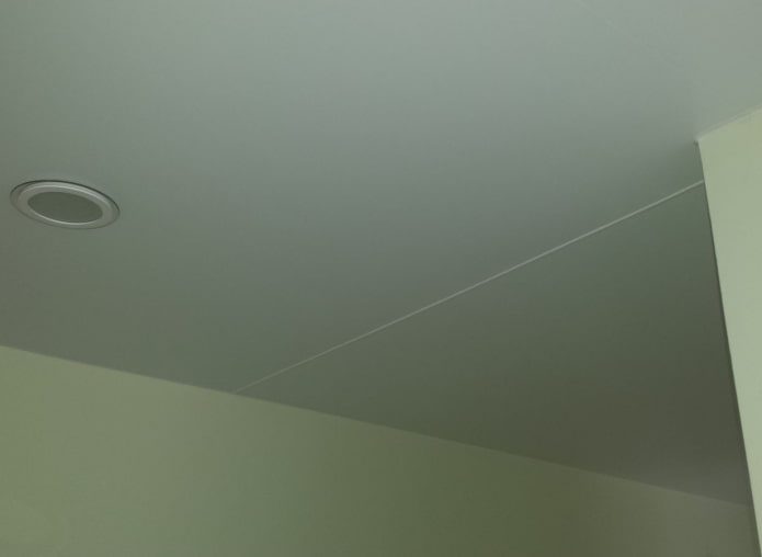 Spanndecke mit Naht