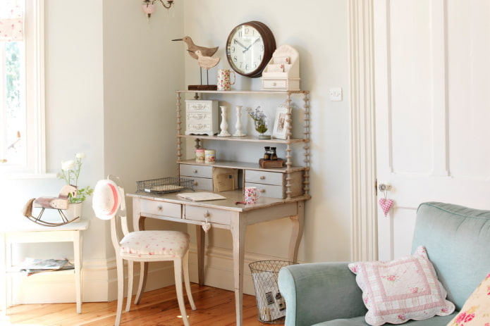 Schreibtisch im Vintage-Stil