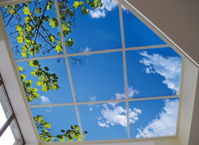 Buntglas mit Himmelsbild