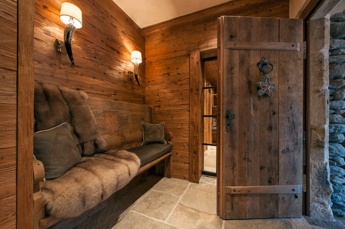 Eingangstürmodell im Chalet-Stil