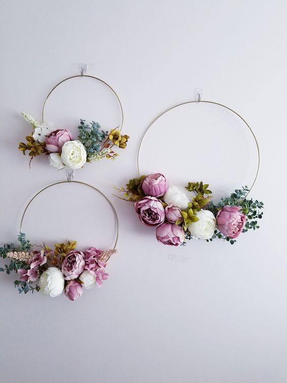 Kränze mit Blumen