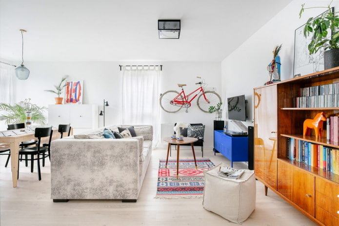 Schrank und Sideboard