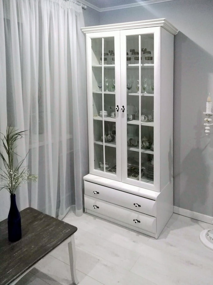 Weißer Schrank