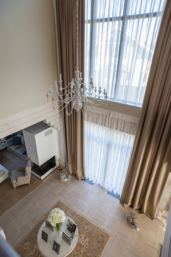 Hohe Fenster im Haus