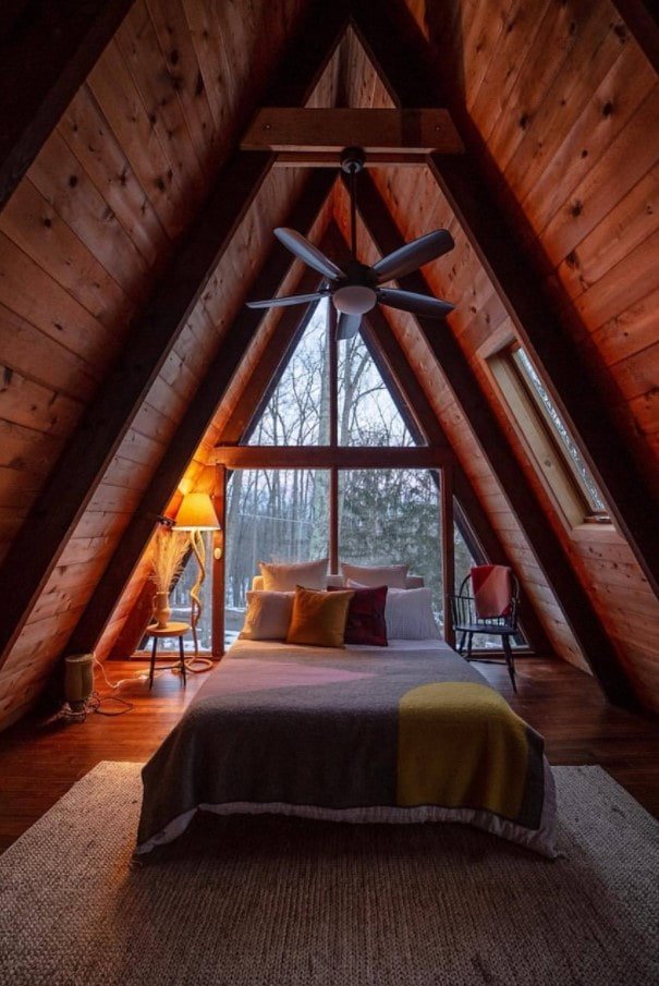 Schlafzimmer mit Panoramafenstern