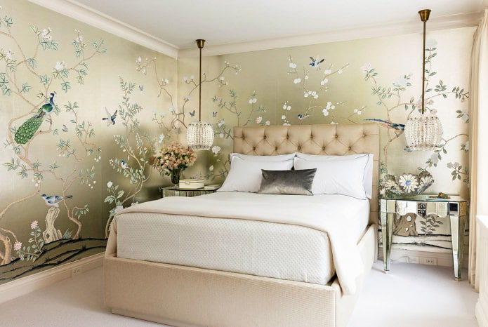 Goldene Tapete im Schlafzimmer