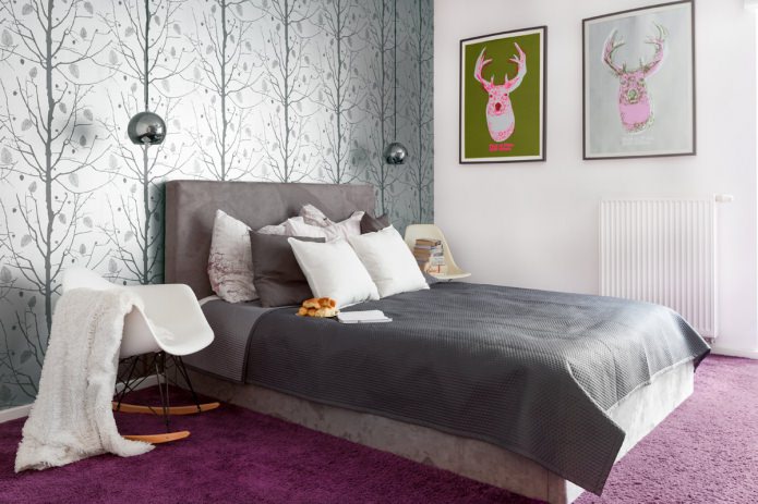Kombinierte Tapeten im Schlafzimmer: Uni und gemustert