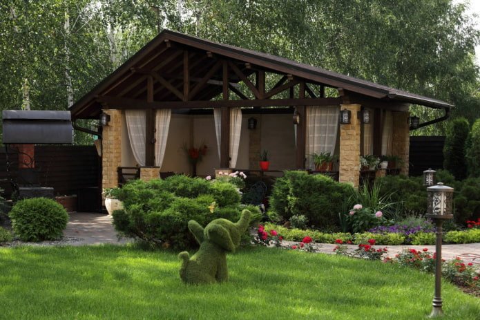 schöner Pavillon an der Grundstücksgrenze
