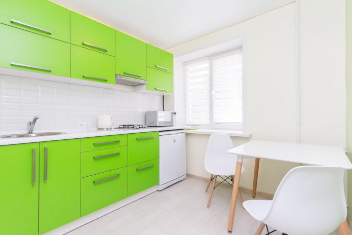 Küchendesign in leuchtenden Grüntönen